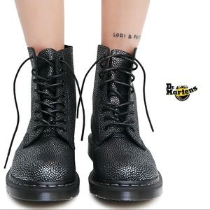 Dr. martens metallic top pebble pascal in black